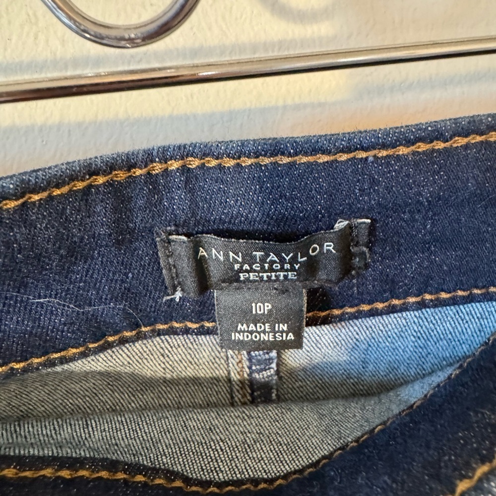 Ann Taylor Factory denim pencil
Skirt 10 Petite - Picture 3 of 7
